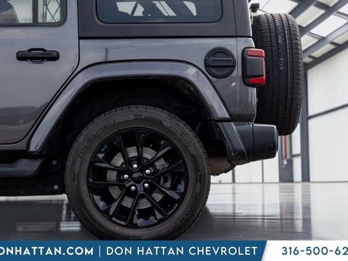 Used 2022 Jeep Wrangler Unlimited Sahara w/ Cold Weather Group AWD/4WD image 33