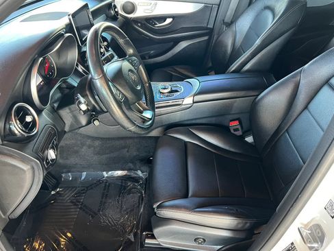 Used 2019 Mercedes-Benz GLC 300 w/ Premium Package image 9