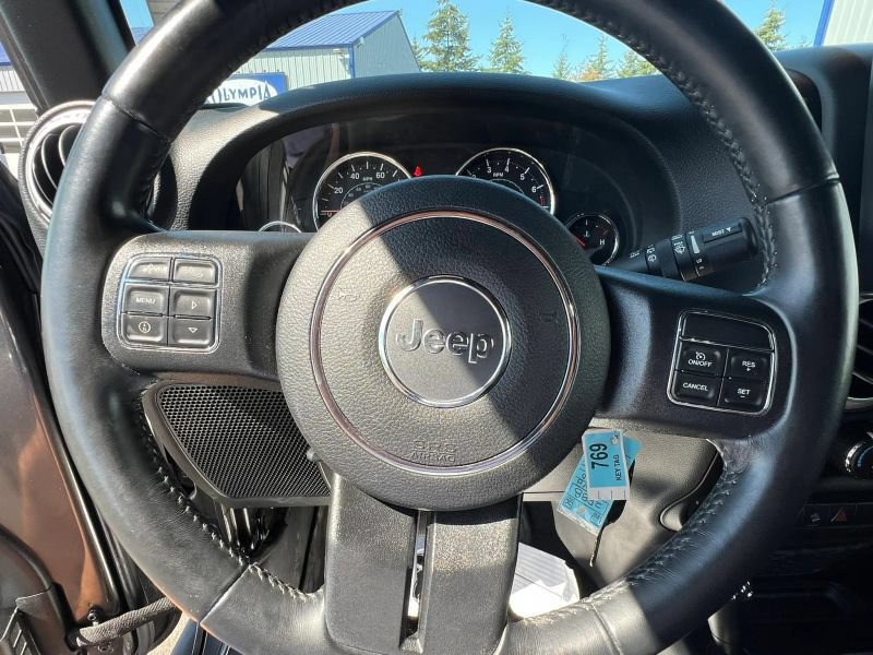 Used 2018 Jeep Wrangler Unlimited Sahara w/ Dual Top Group AWD/4WD image 25