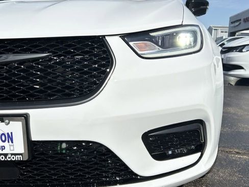 New 2026 Chrysler Pacifica Limited AWD/4WD image 3