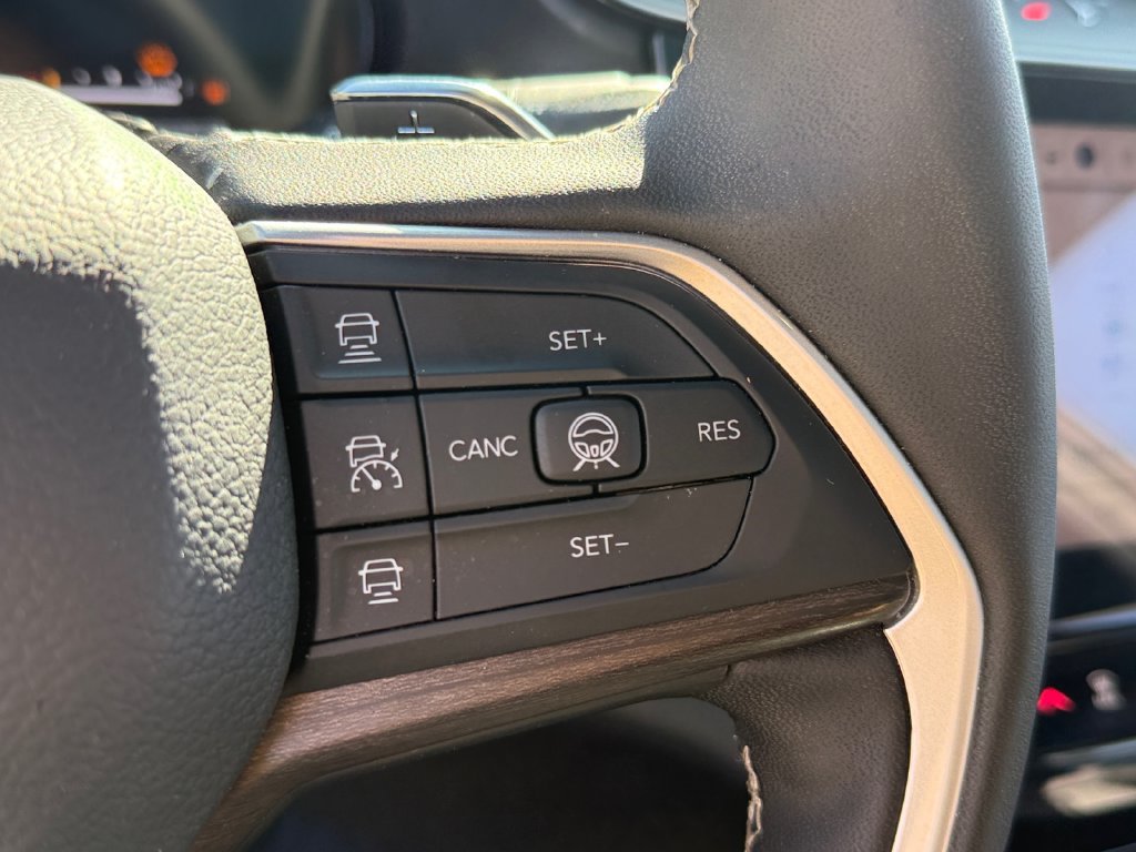 Used 2026 Jeep Grand Cherokee Limited AWD/4WD image 17