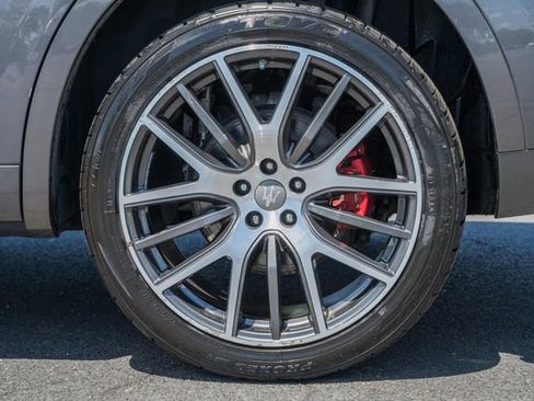 Used 2017 Maserati Levante w/ Sport Package AWD/4WD image 17