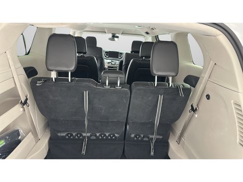 Used 2024 Chrysler Pacifica Touring-L FWD image 26