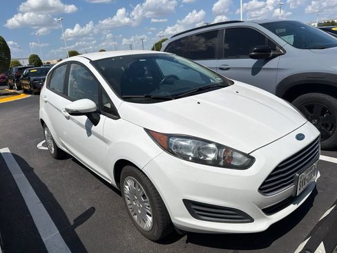 Used 2015 Ford Fiesta SE FWD image 3
