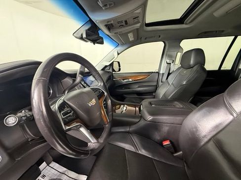 Used 2018 Cadillac Escalade ESV Premium Luxury AWD/4WD image 16