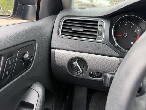 Used 2016 Volkswagen Jetta SE FWD image 24