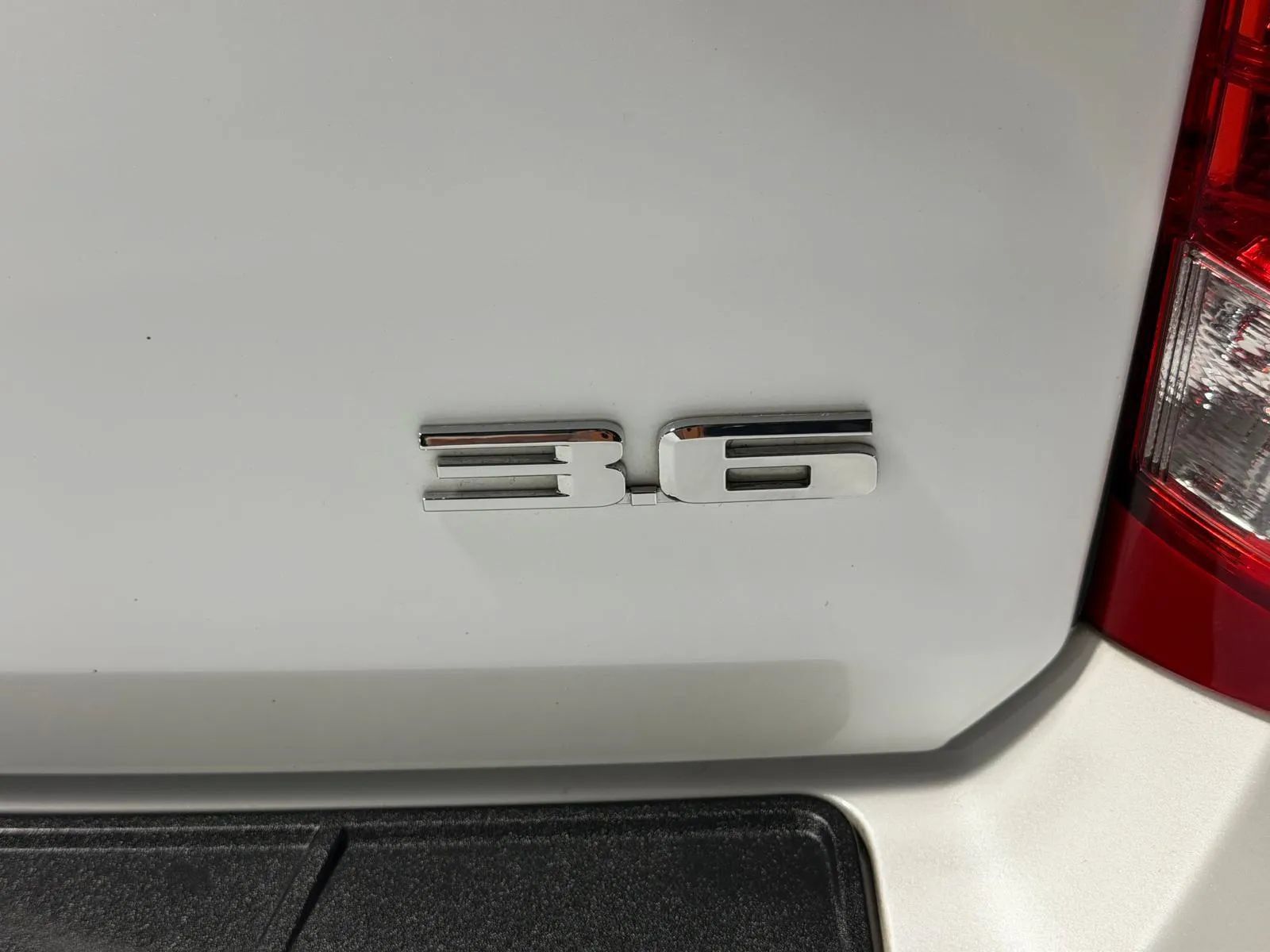 Used 2013 Cadillac SRX Luxury w/ Driver Awareness Package FWD image 11