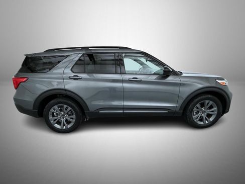 Used 2023 Ford Explorer XLT w/ Equipment Group 202A AWD/4WD image 4