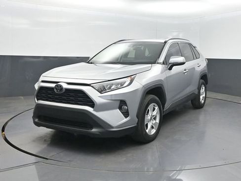Used 2021 Toyota RAV4 XLE FWD image 1