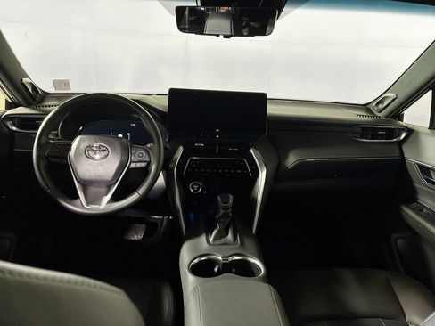 Used 2024 Toyota Venza Limited image 12