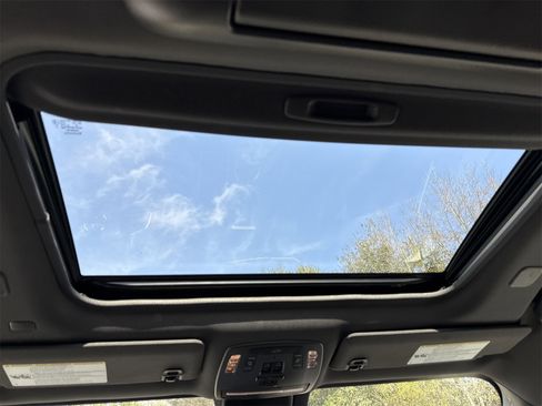 Used 2023 Toyota Sienna Platinum image 18