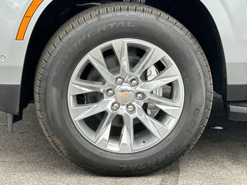 New 2025 Chevrolet Suburban Premier image 35