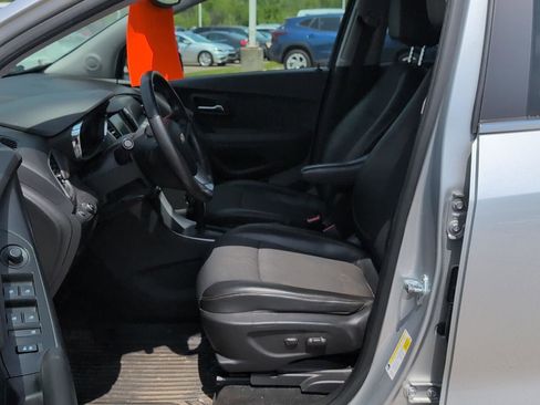 Used 2018 Chevrolet Trax LT w/ LT Convenience Package AWD/4WD image 20