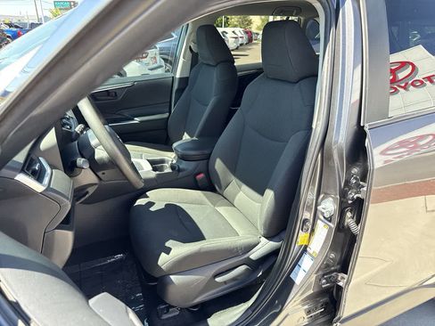 Used 2021 Toyota RAV4 LE w/ Carpet Mat Package (TMS) AWD/4WD image 11