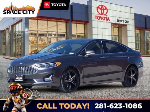 Used 2019 Ford Fusion Titanium FWD image 1