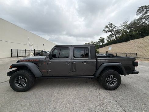 Used 2024 Jeep Gladiator Mojave w/ Convenience Group AWD/4WD image 2