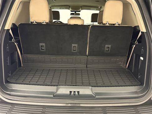 Used 2023 Ford Expedition XLT image 13