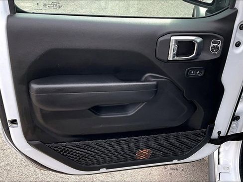 Used 2025 Jeep Wrangler Unlimited Rubicon image 23