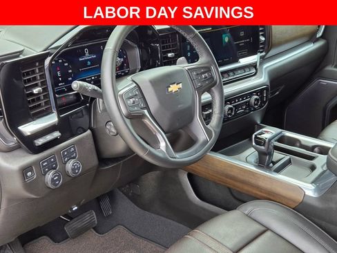 Used 2025 Chevrolet Silverado 1500 High Country w/ Technology Package AWD/4WD image 10