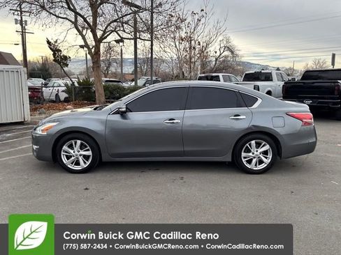 Used 2015 Nissan Altima 2.5 SV w/ Convenience Package image 3