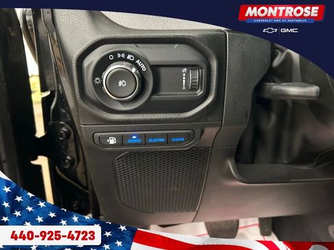 Used 2024 Jeep Wrangler Unlimited w/ Convenience Group AWD/4WD image 13