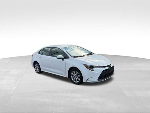 Used 2024 Toyota Corolla LE FWD image 8