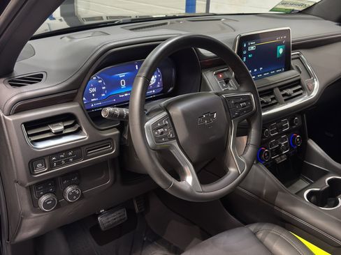 Used 2024 Chevrolet Suburban Z71 w/ Luxury Package AWD/4WD image 19