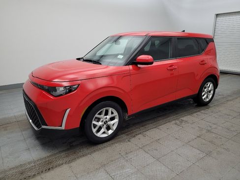 Used 2023 Kia Soul LX w/ LX Technology Package FWD image 2