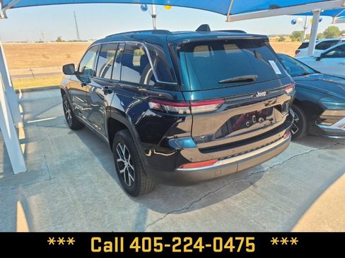 Used 2023 Jeep Grand Cherokee Limited RWD image 12