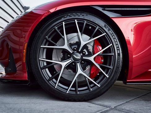 Used 2024 Aston Martin DB12 Coupe image 3