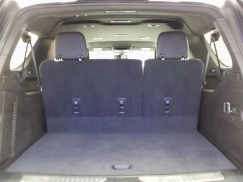 Used 2021 Chevrolet Suburban Premier image 9