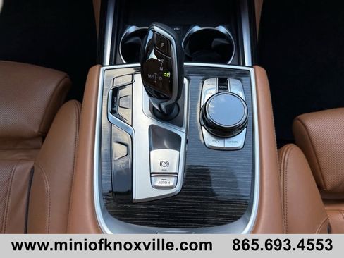 Used 2022 BMW 740i w/ Premium Package image 19