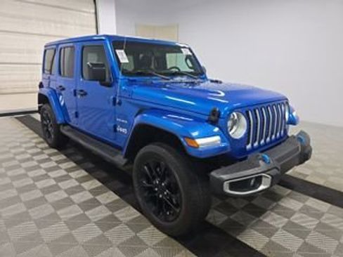 Used 2023 Jeep Wrangler Unlimited Sahara w/ Cold Weather Group AWD/4WD image 3