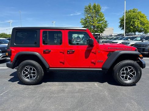 Used 2024 Jeep Wrangler Unlimited Rubicon AWD/4WD image 2