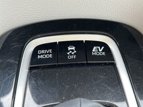 Used 2021 Toyota Corolla LE image 26