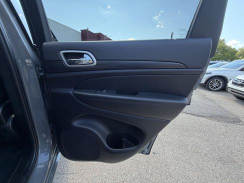 Used 2021 Jeep Grand Cherokee Laredo X AWD/4WD image 32
