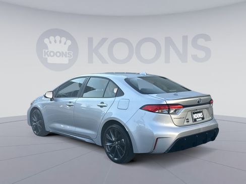 Used 2025 Toyota Corolla SE FWD image 4