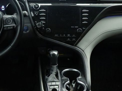 Used 2020 Toyota Camry XLE FWD image 24