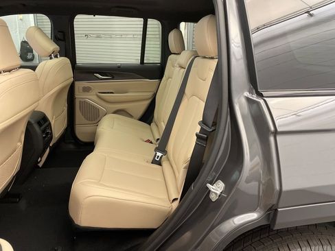 New 2025 Jeep Grand Cherokee Limited w/ Luxury Tech Group II image 18