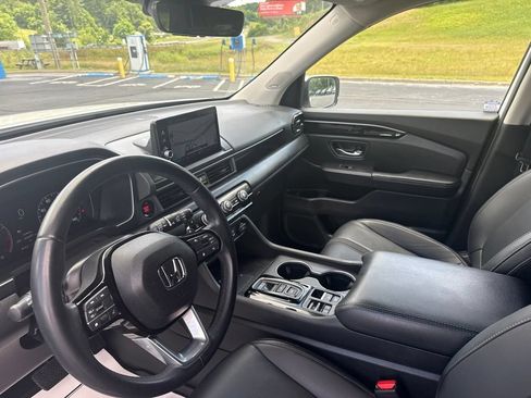 Used 2023 Honda Pilot Touring image 18