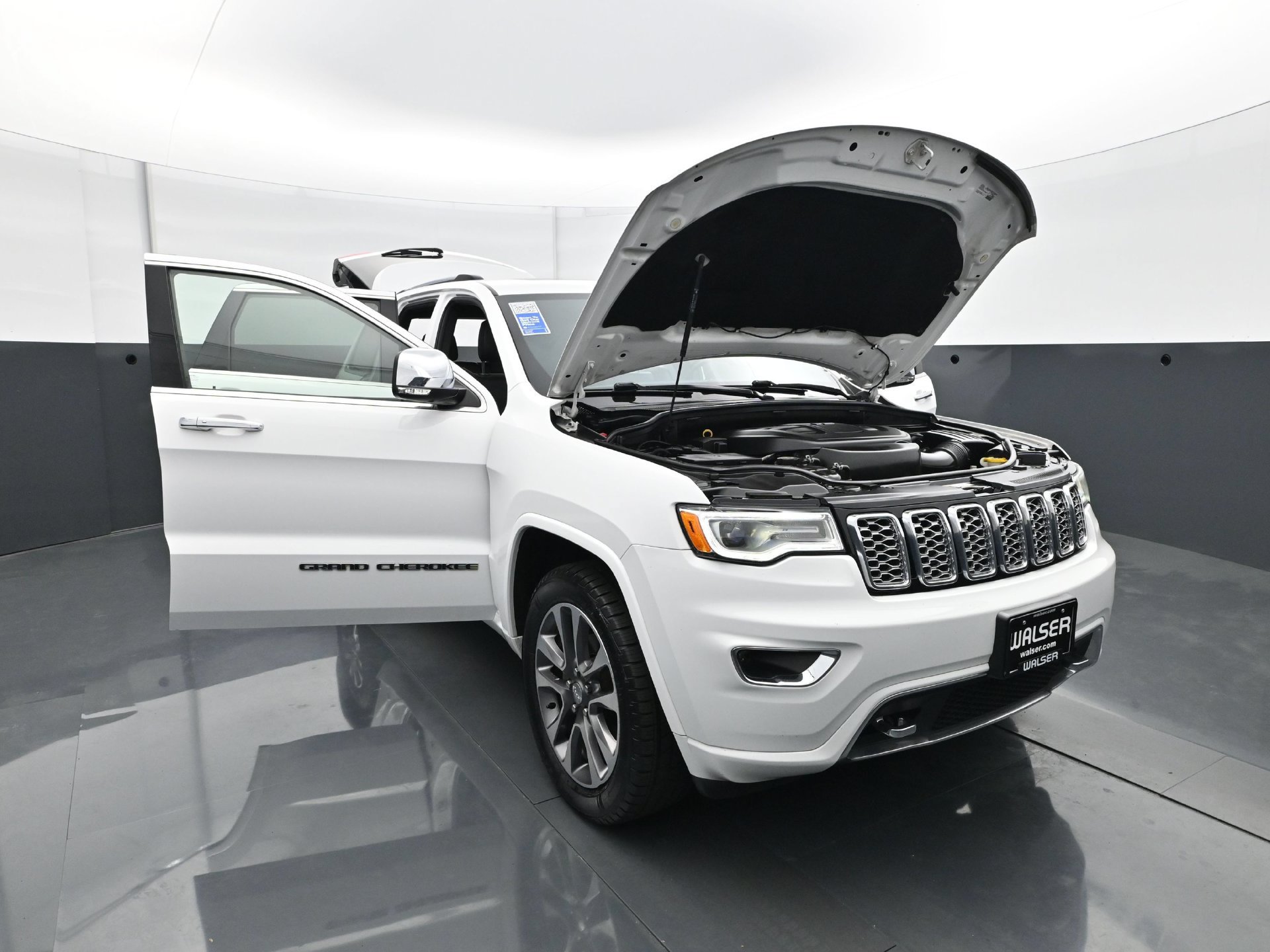 Used 2017 Jeep Grand Cherokee Overland AWD/4WD image 37
