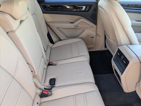 Used 2022 Porsche Cayenne image 20