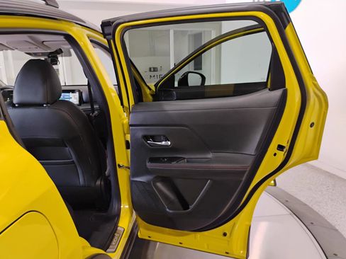 Used 2025 Nissan Kicks SR w/ Illumination Package image 33