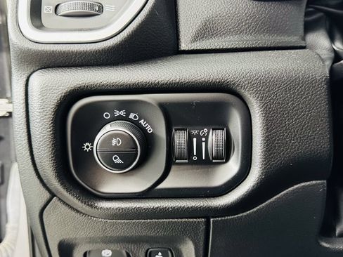 Used 2025 RAM 1500 Big Horn AWD/4WD image 9
