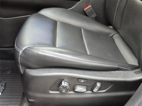 Used 2024 Cadillac XT4 Premium Luxury FWD image 28