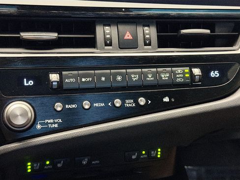Used 2022 Lexus ES 300h w/ Premium Package FWD image 11