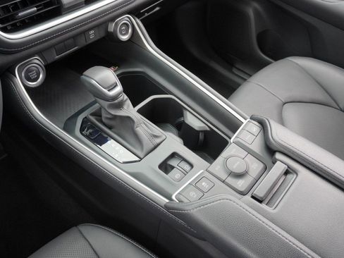 Used 2024 Toyota Grand Highlander Limited image 18