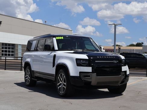 Certified 2024 Land Rover Defender 130 X-Dynamic SE AWD/4WD image 3