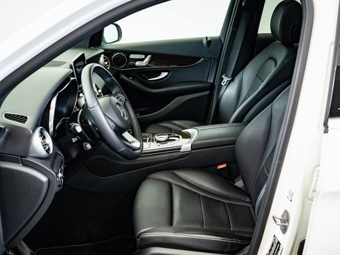 Used 2017 Mercedes-Benz GLC 300 4MATIC image 21