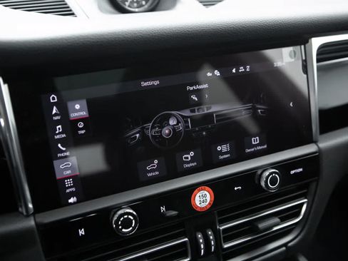Certified 2026 Porsche Macan AWD/4WD image 15
